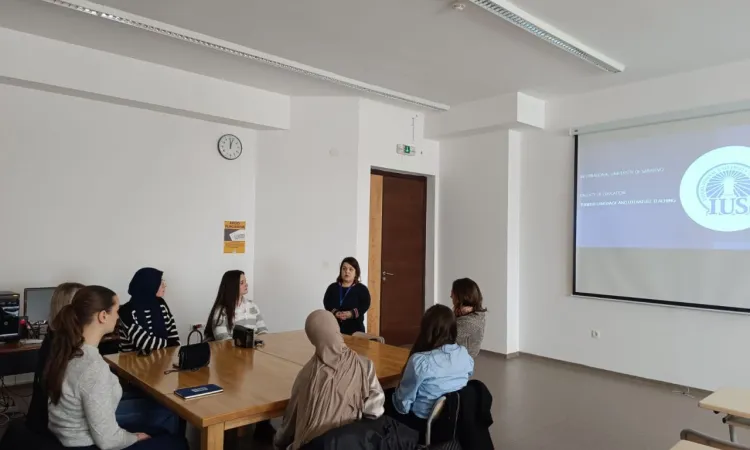 TLT "Show and Tell" Atölye Çalışması: Lise Öğrencileri için Fırsatların Keşfedilmesi